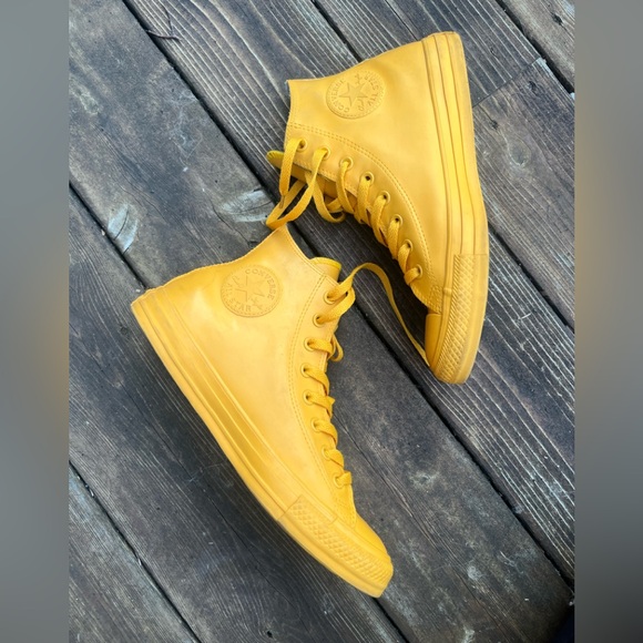 Converse Wild Honey Yellow Rubber Waterproof Hi Tops Unisex Sz W9.5 M7.5 - Picture 1 of 15